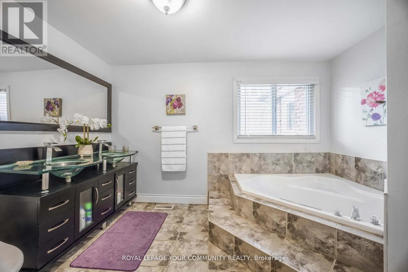 261 HOOVER DRIVE W