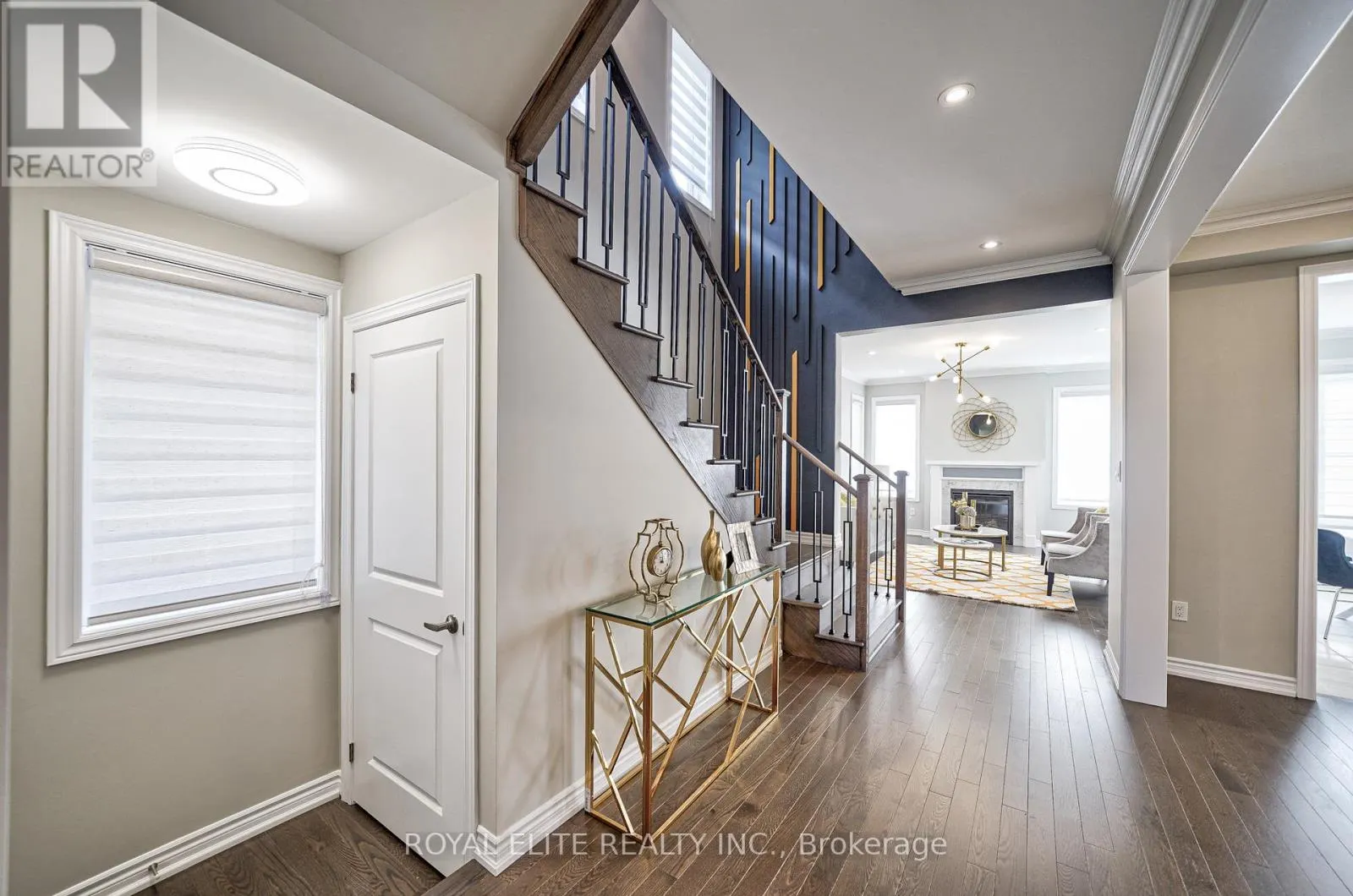 10 CAPSTAN COURT