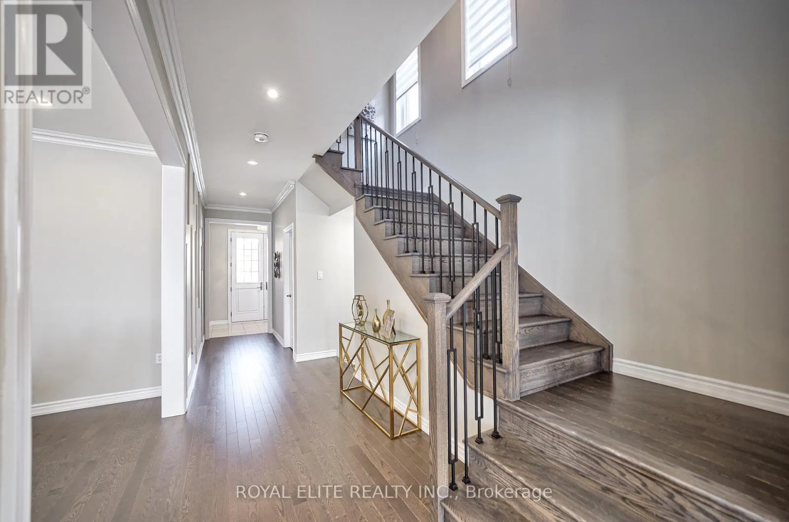 10 CAPSTAN COURT