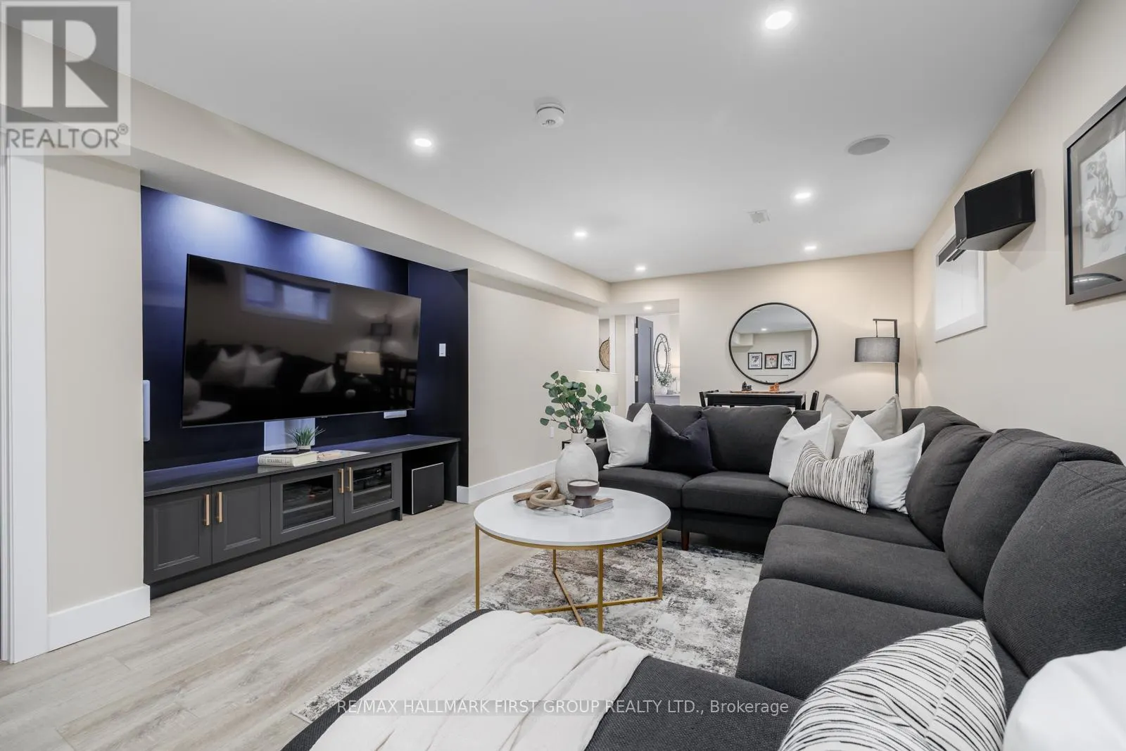 27 LOUIS WAY