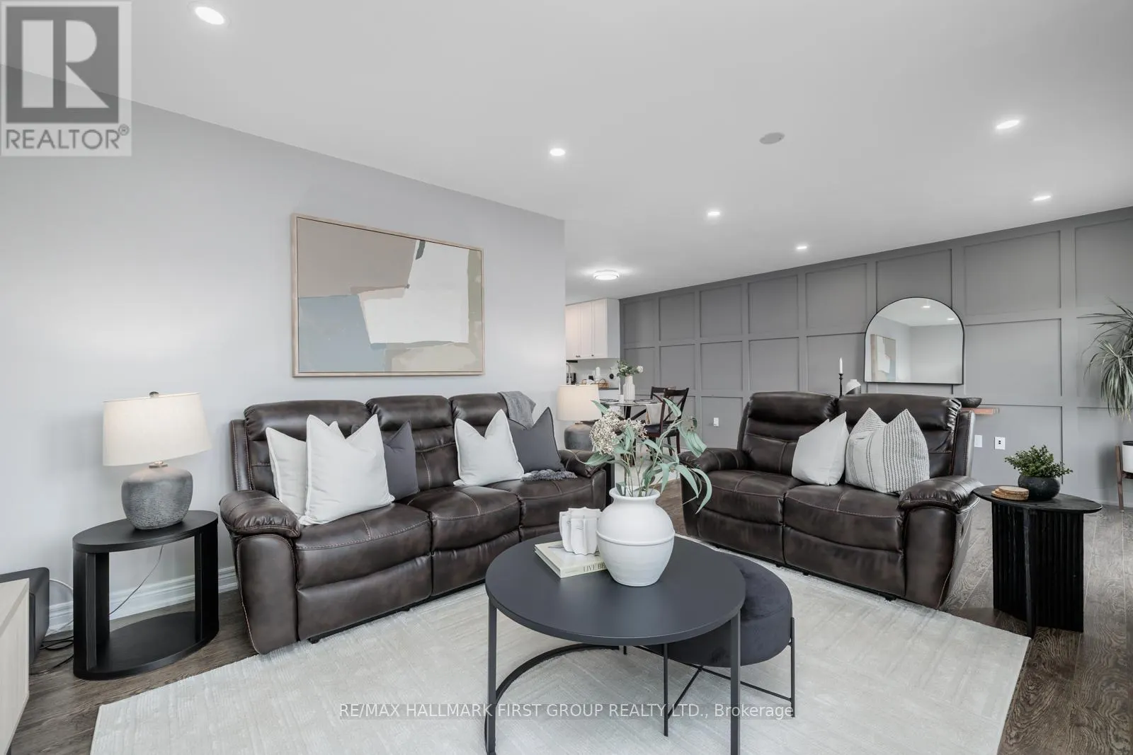 27 LOUIS WAY