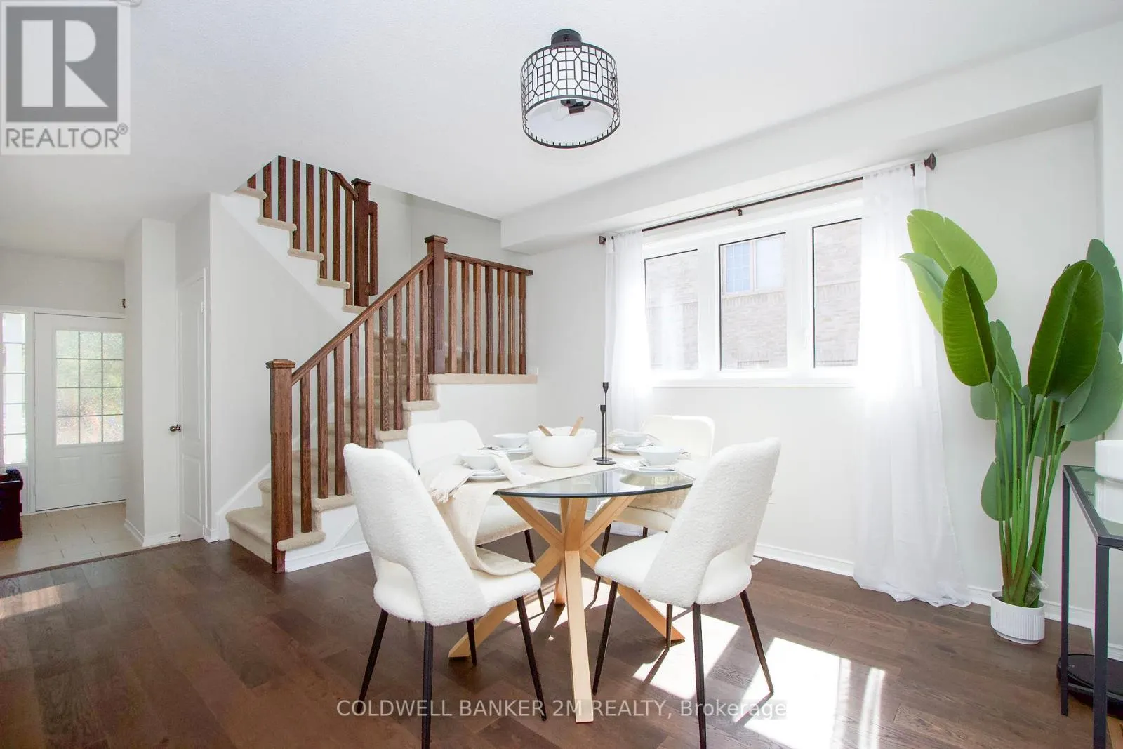 2 HORNETT WAY