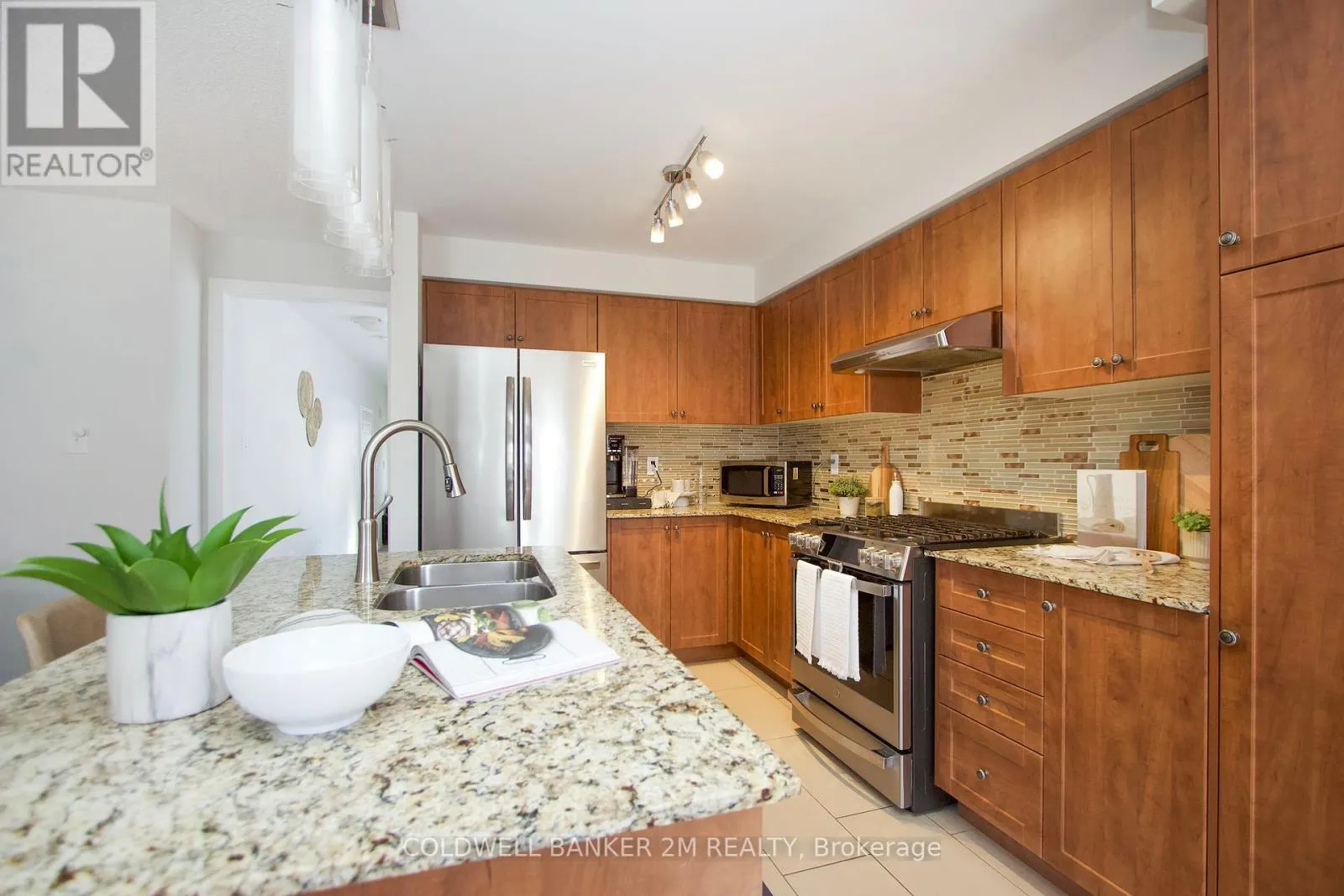 2 HORNETT WAY