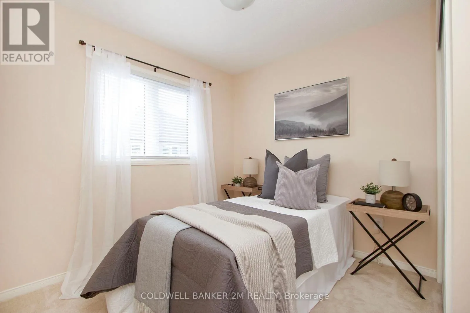 2 HORNETT WAY