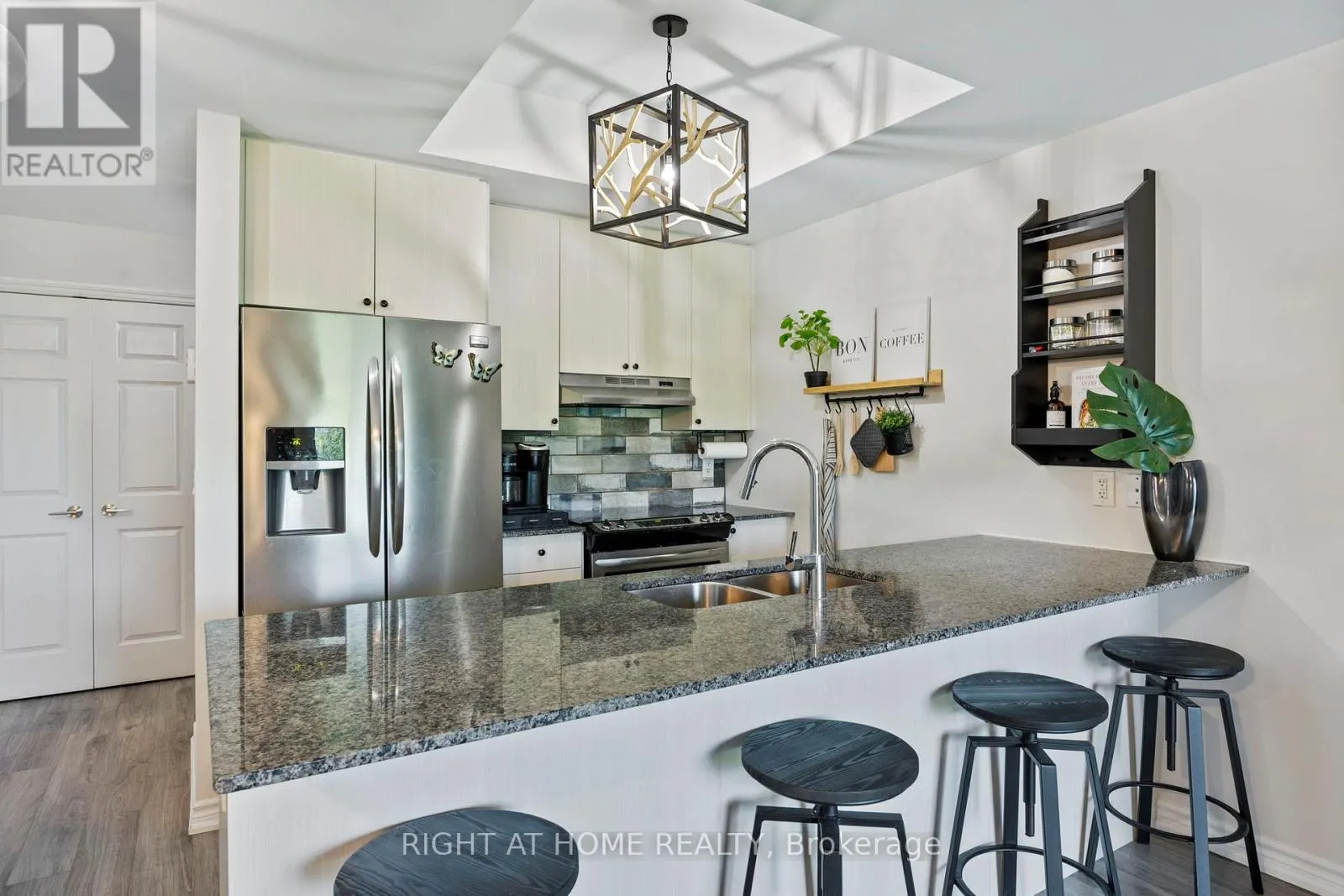 412 - 680 GORDON STREET