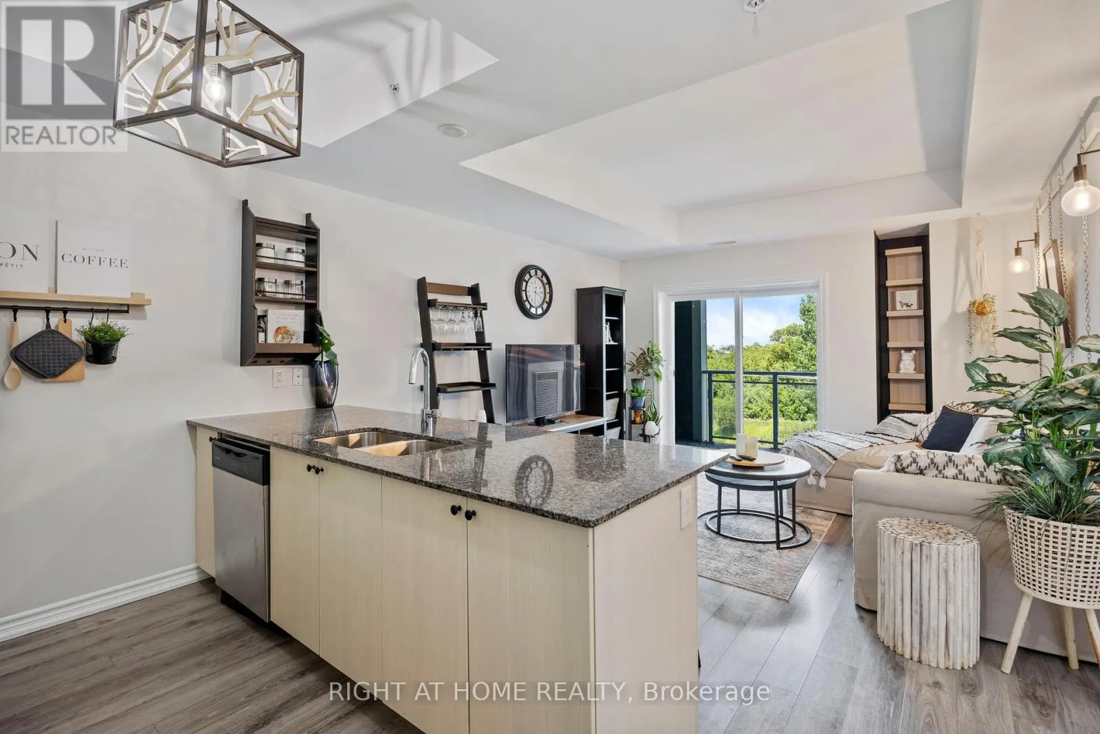 412 - 680 GORDON STREET