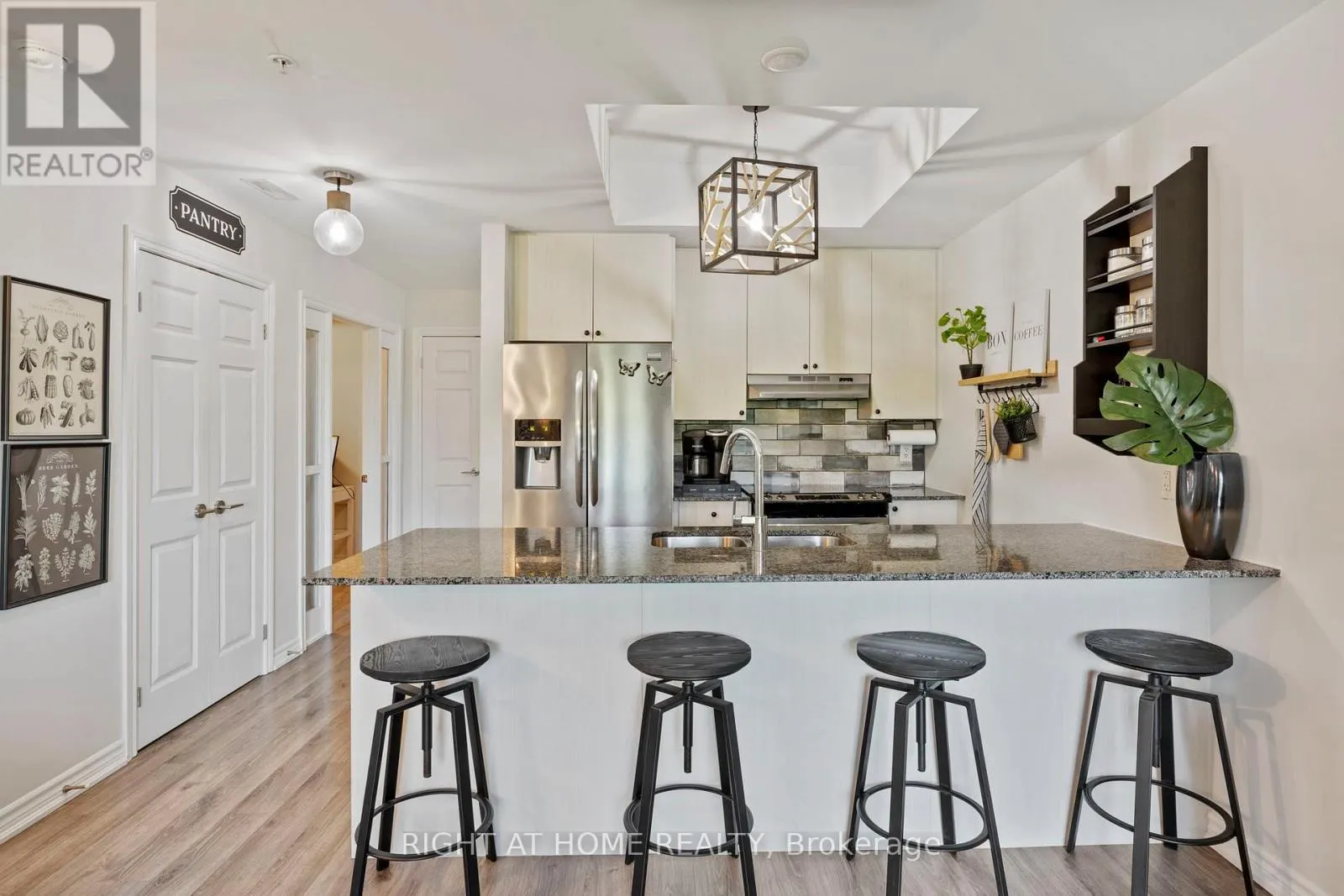 412 - 680 GORDON STREET