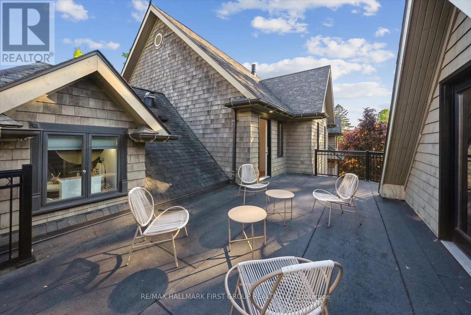 134 FRONT STREET E