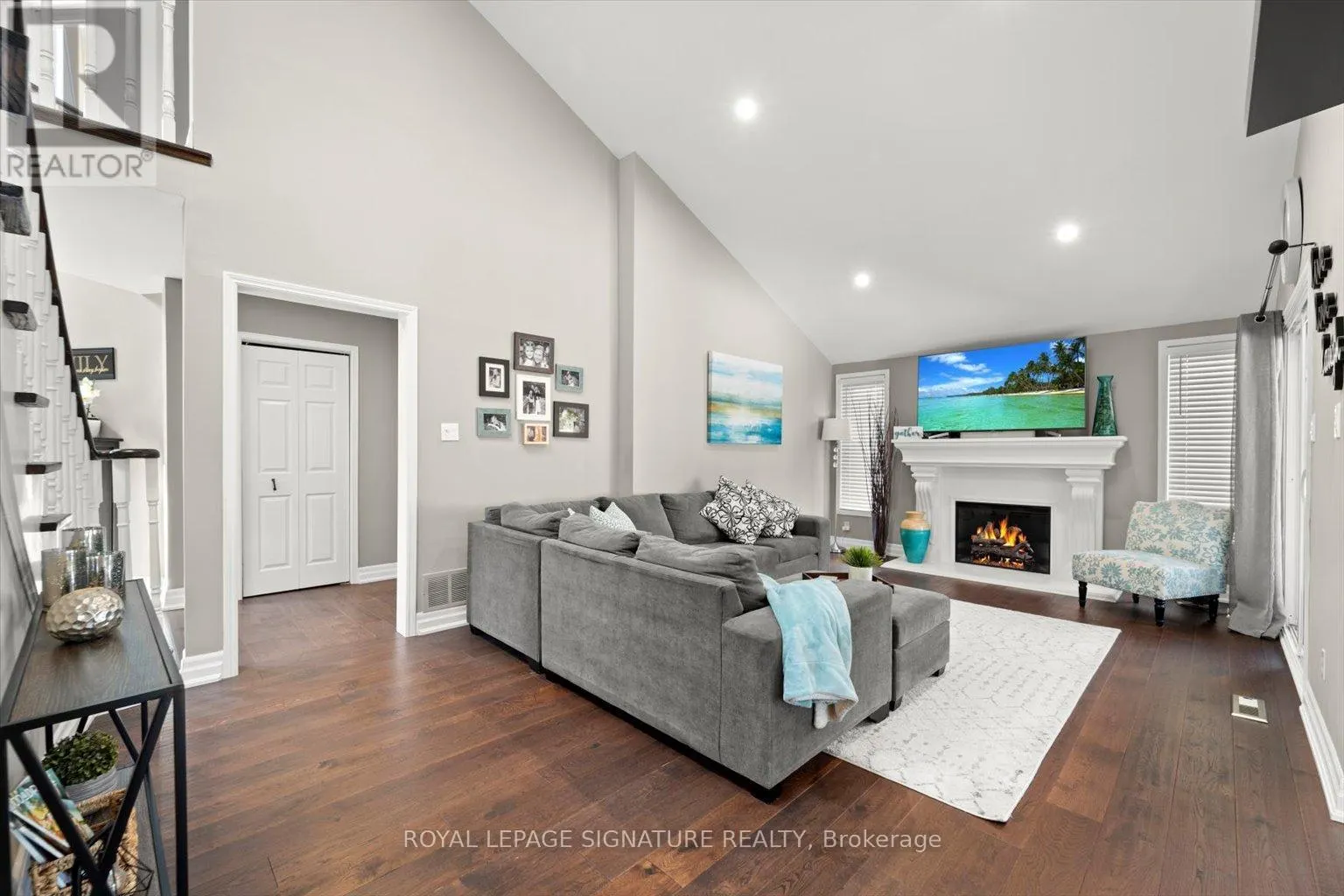 6 MAPLEGLEN COURT