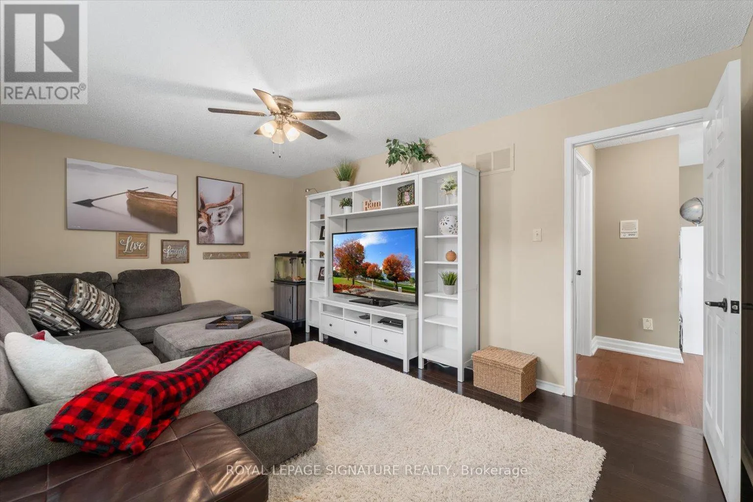 6 MAPLEGLEN COURT