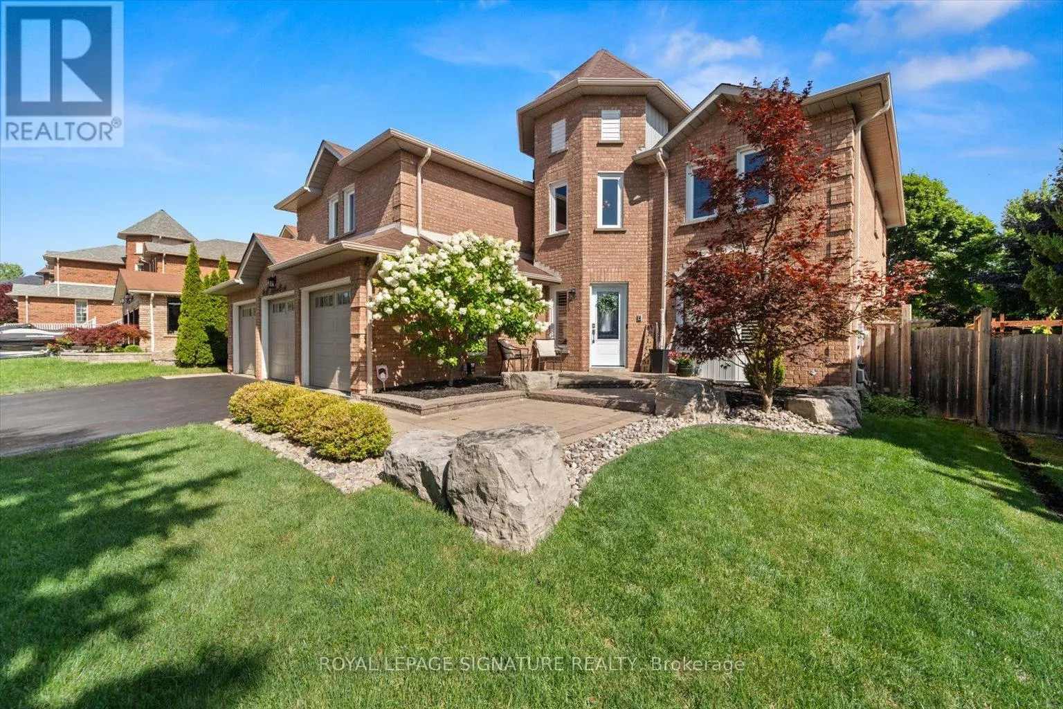 6 MAPLEGLEN COURT