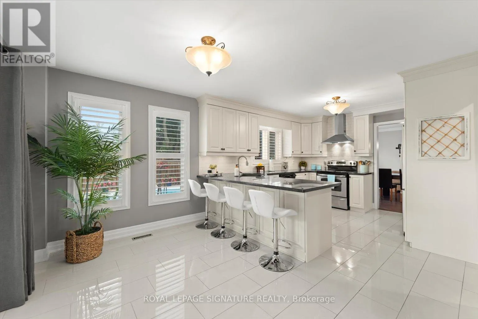 6 MAPLEGLEN COURT