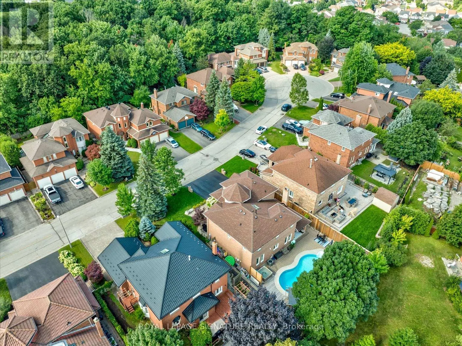 6 MAPLEGLEN COURT