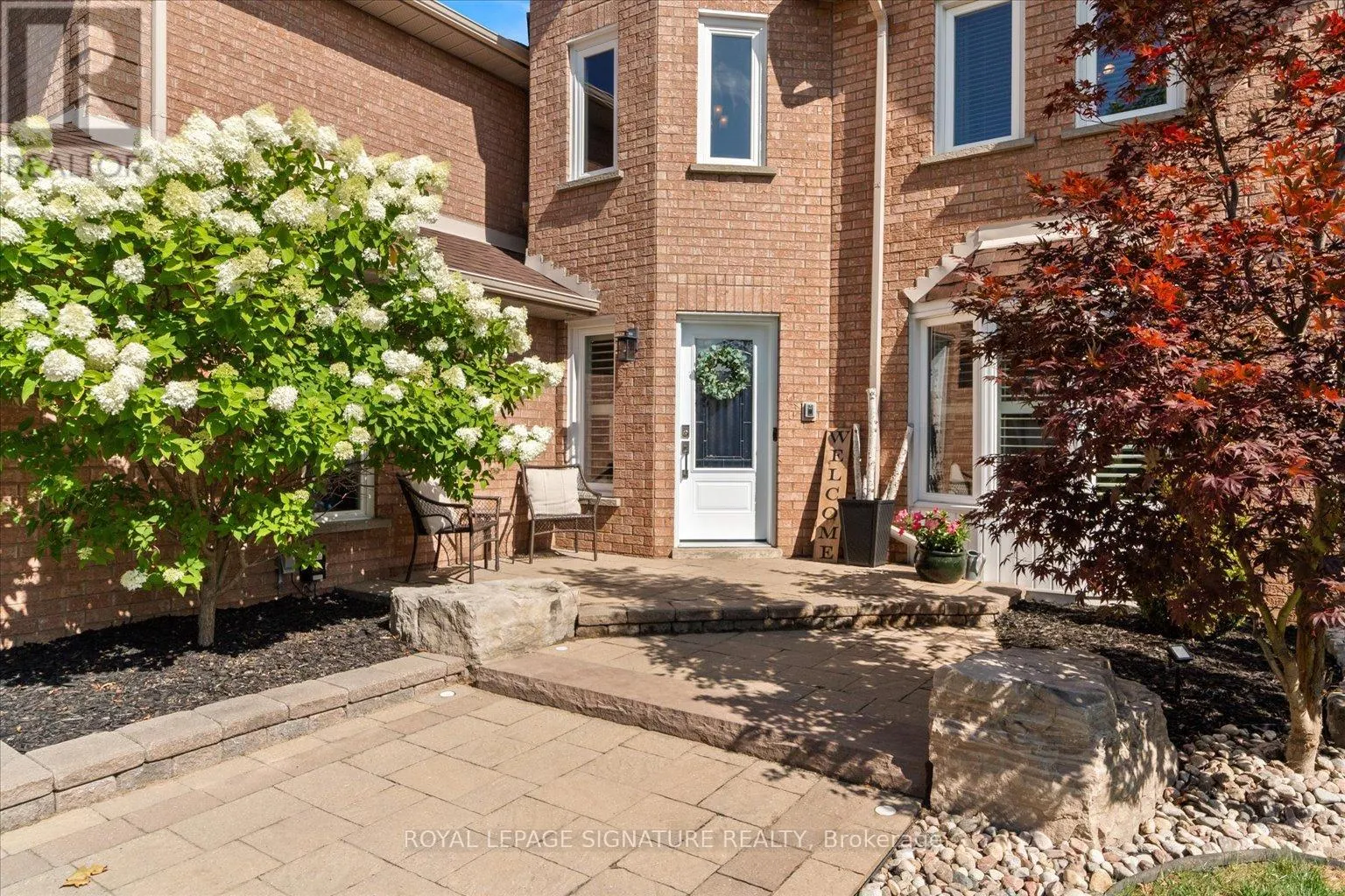 6 MAPLEGLEN COURT