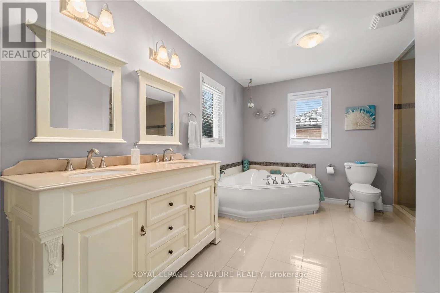 6 MAPLEGLEN COURT