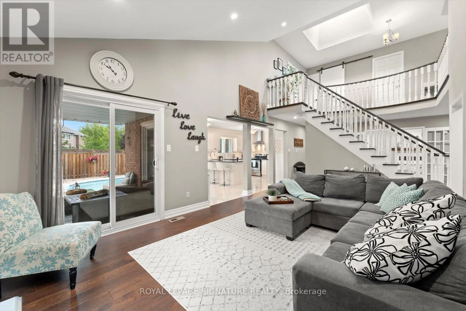 6 MAPLEGLEN COURT
