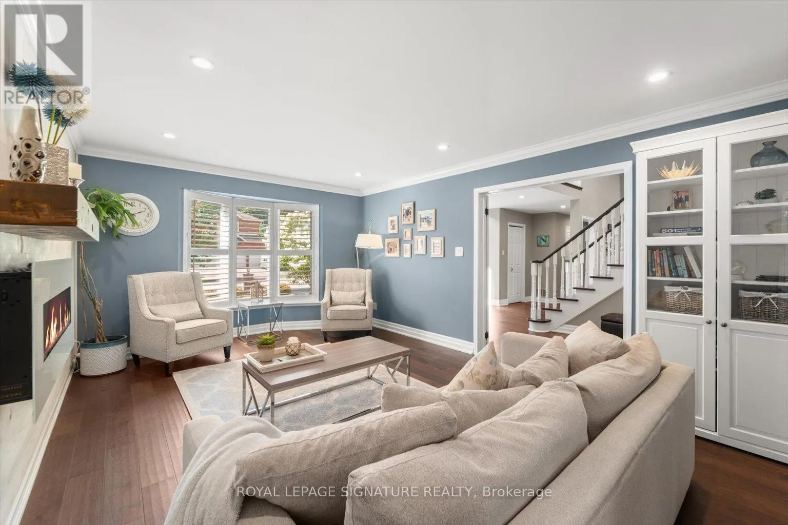 6 MAPLEGLEN COURT