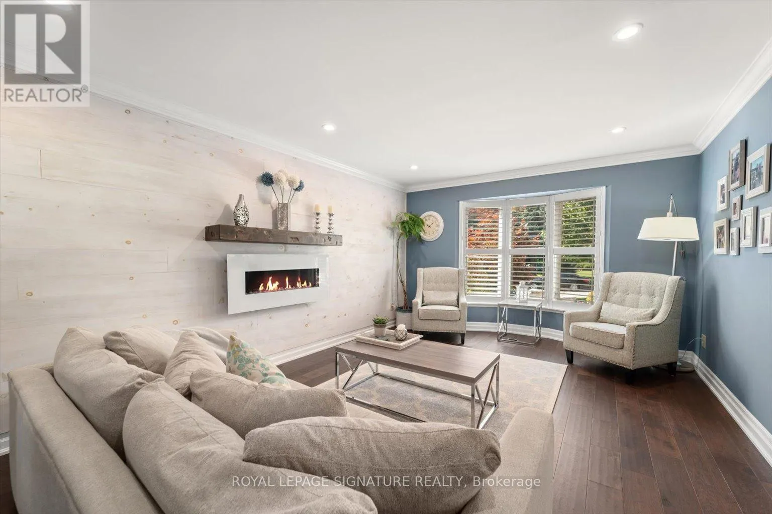6 MAPLEGLEN COURT