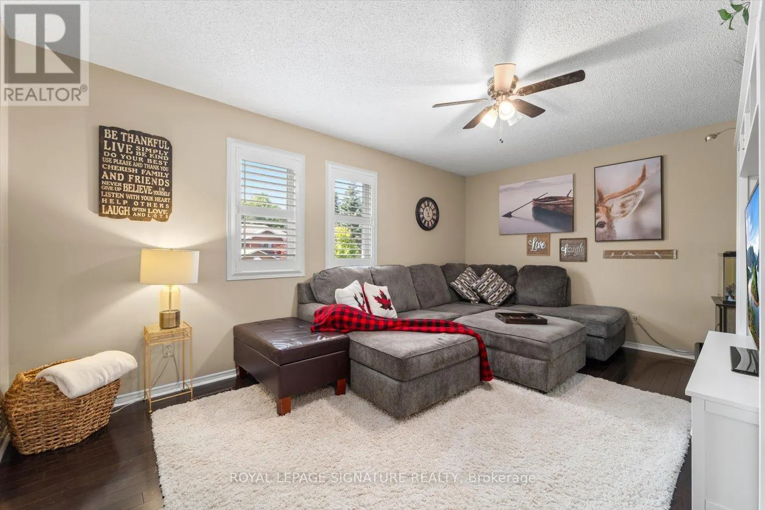 6 MAPLEGLEN COURT