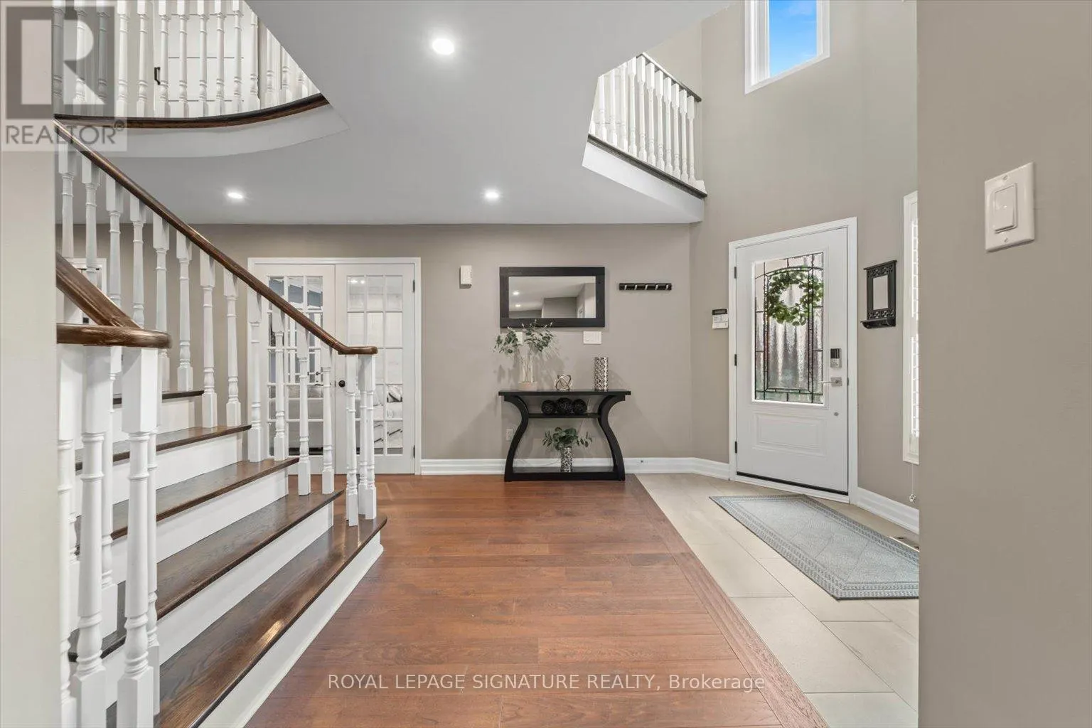 6 MAPLEGLEN COURT