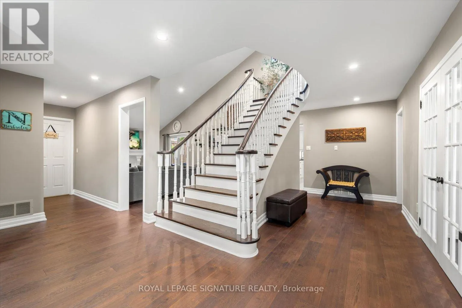 6 MAPLEGLEN COURT