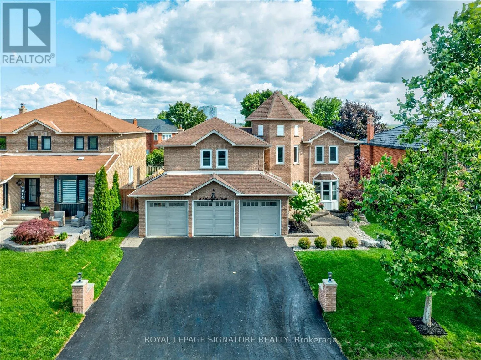 6 MAPLEGLEN COURT