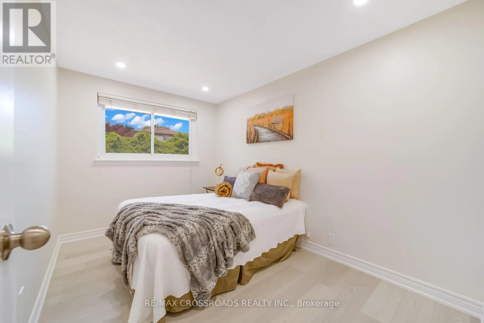 20 DEERPARK CRESCENT