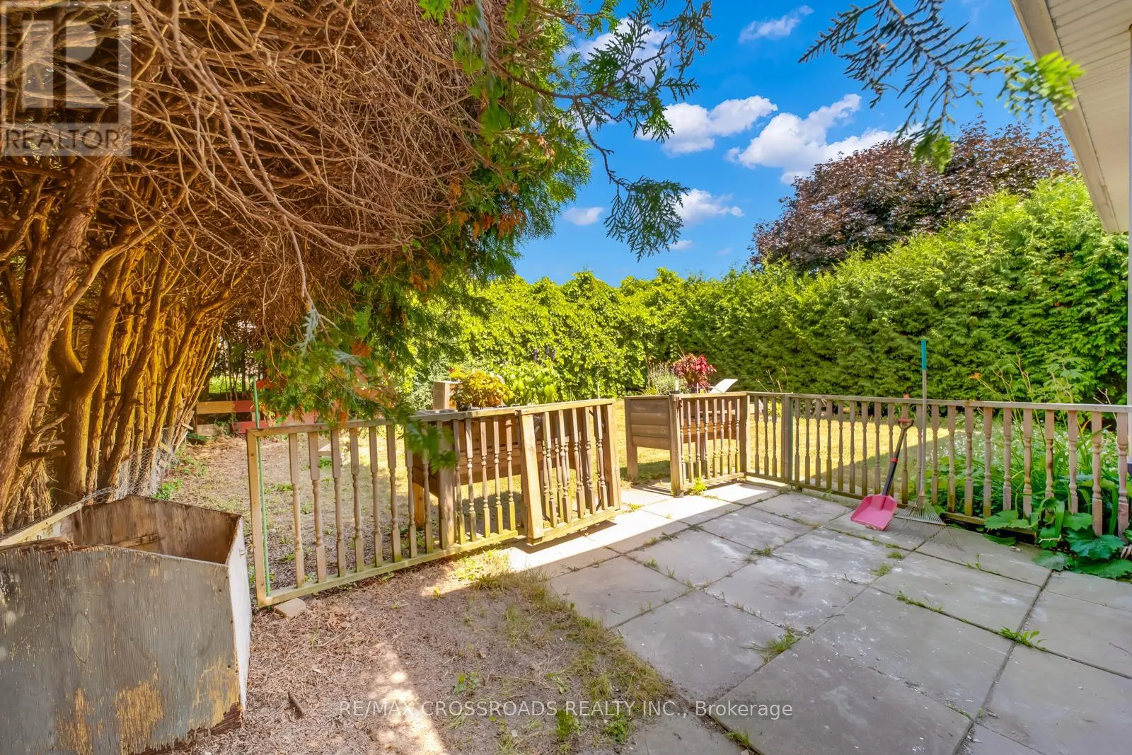 20 DEERPARK CRESCENT