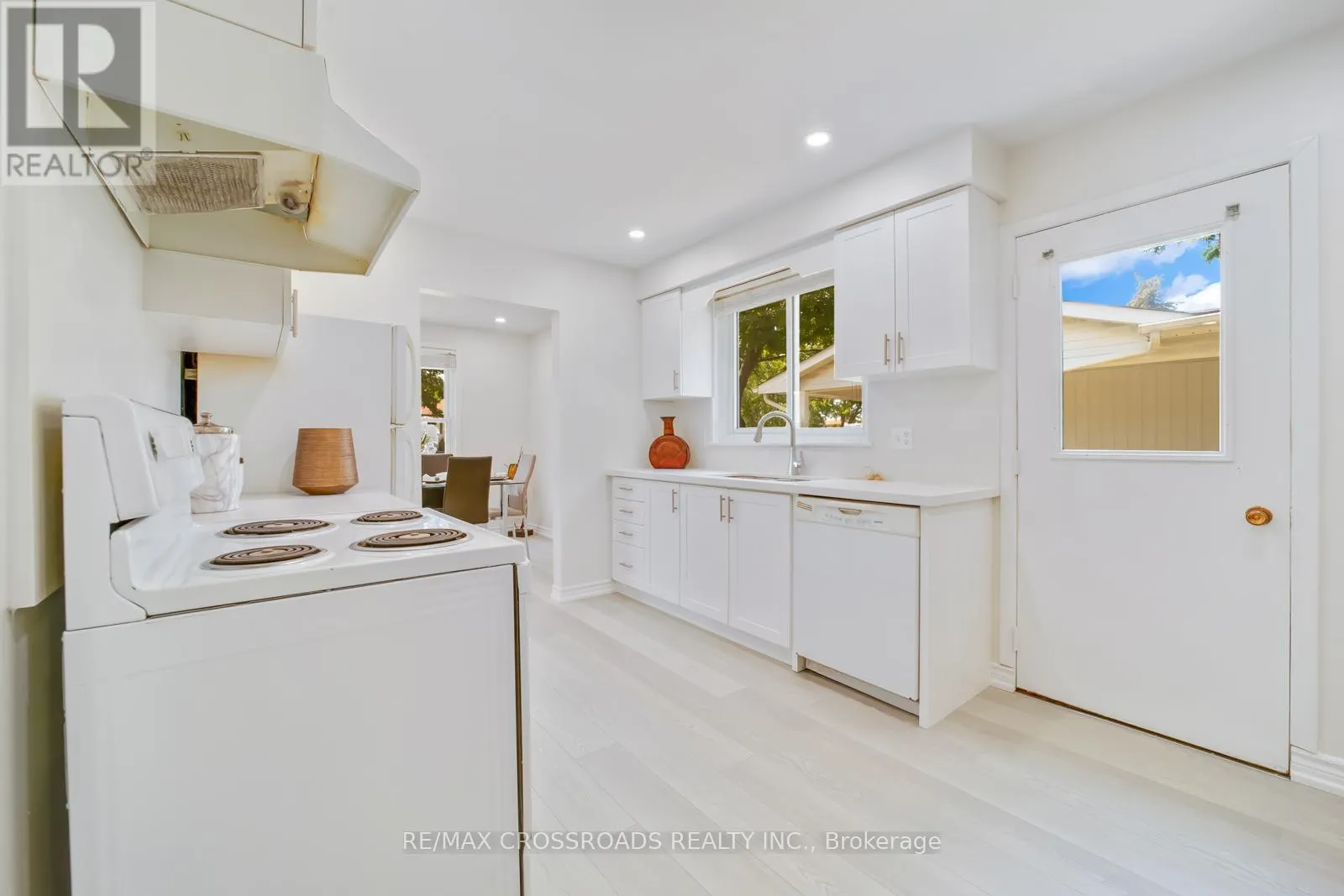 20 DEERPARK CRESCENT
