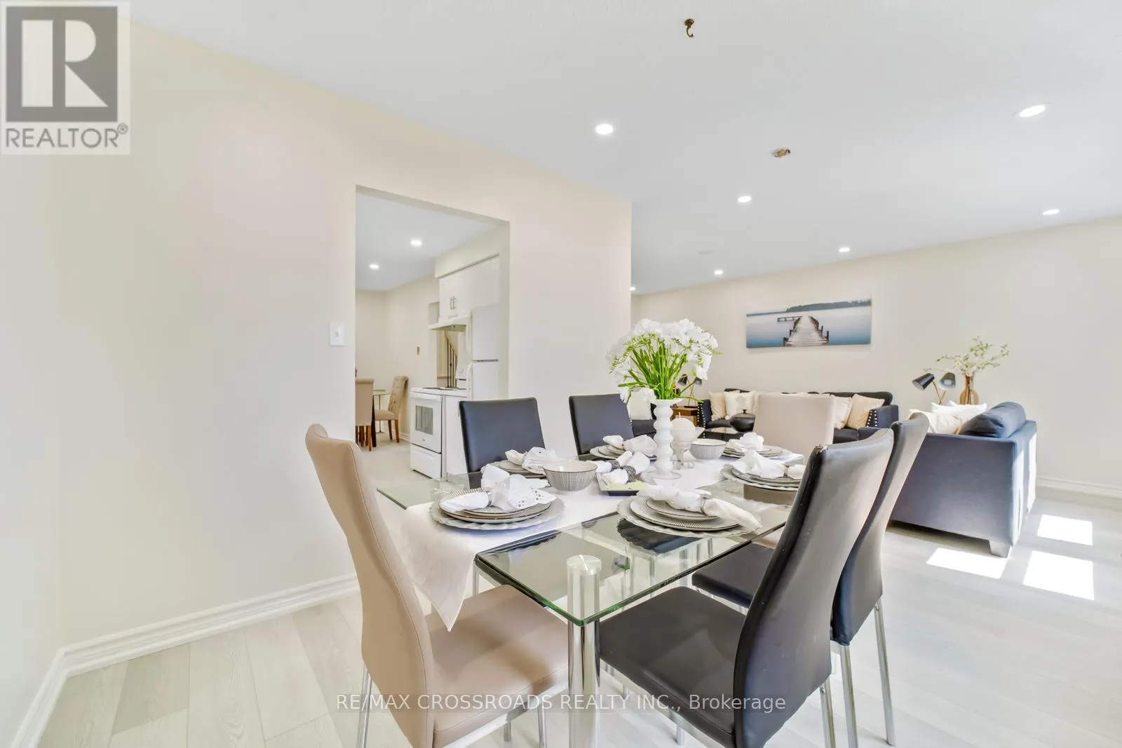 20 DEERPARK CRESCENT