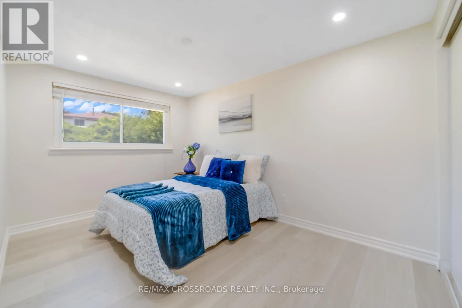 20 DEERPARK CRESCENT