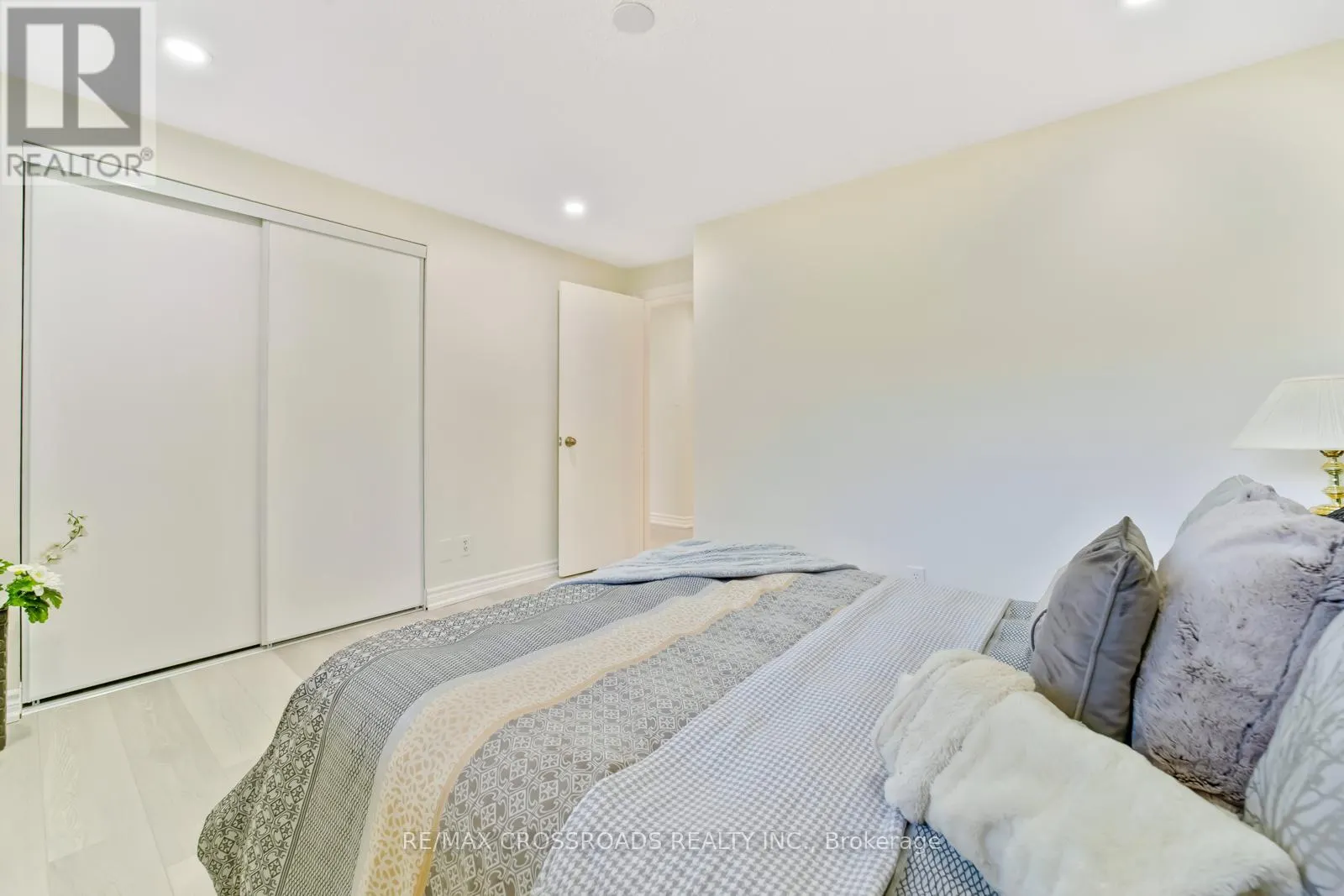 20 DEERPARK CRESCENT