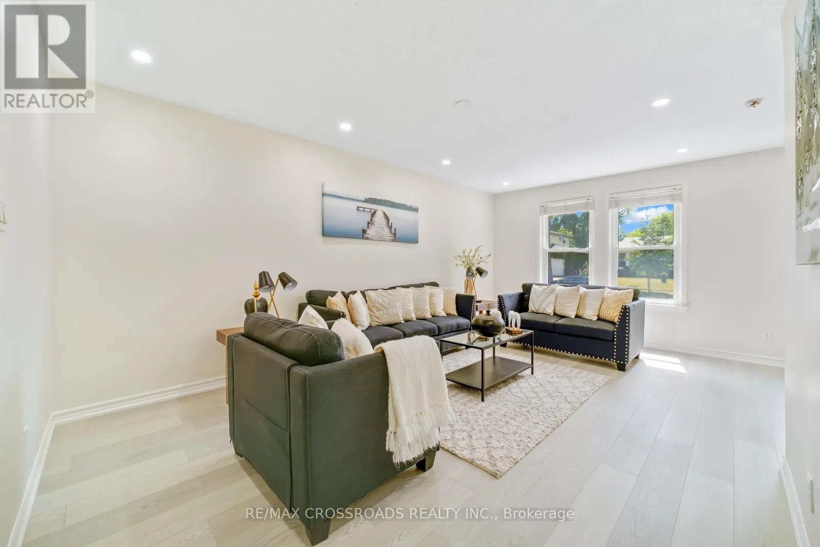 20 DEERPARK CRESCENT