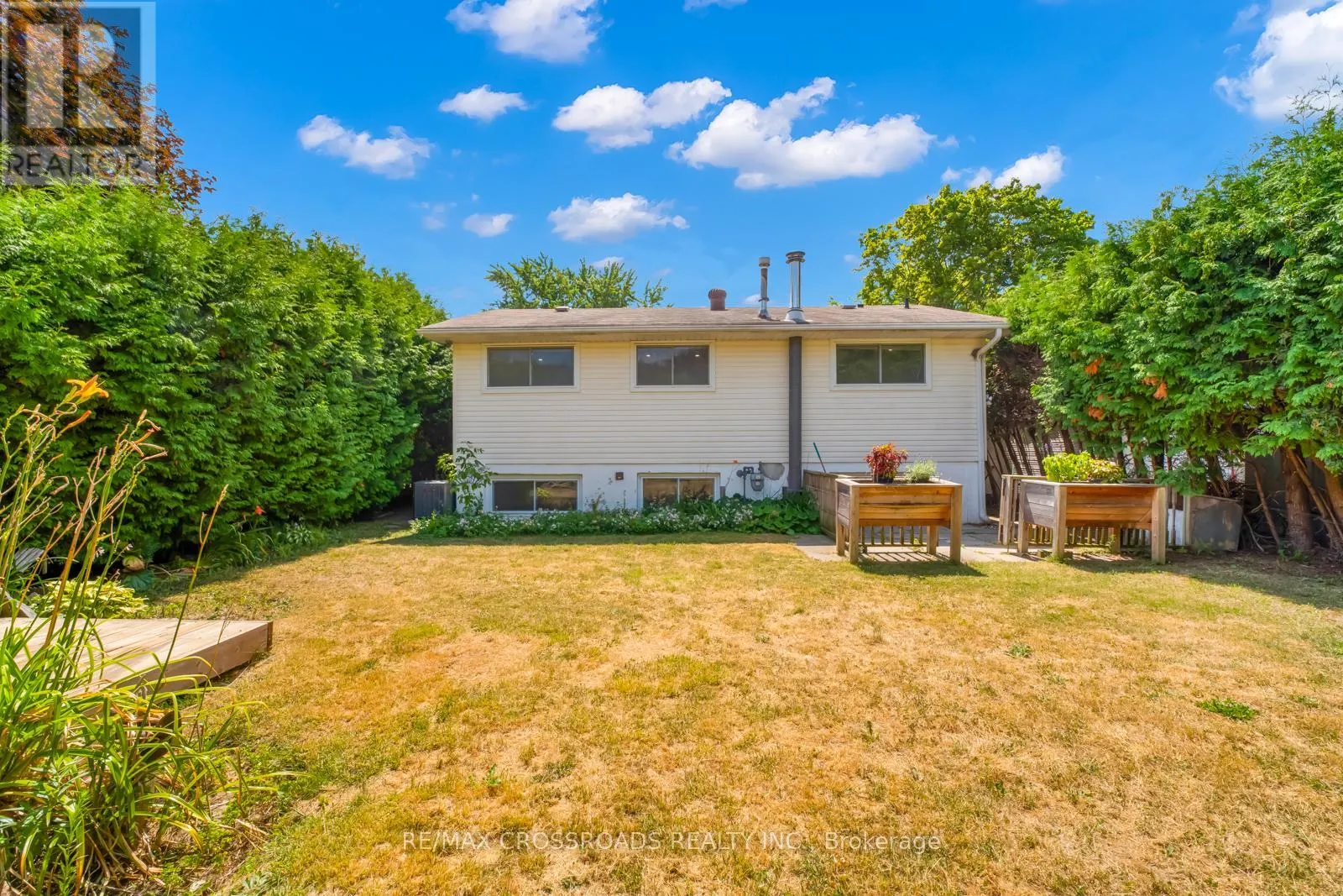 20 DEERPARK CRESCENT