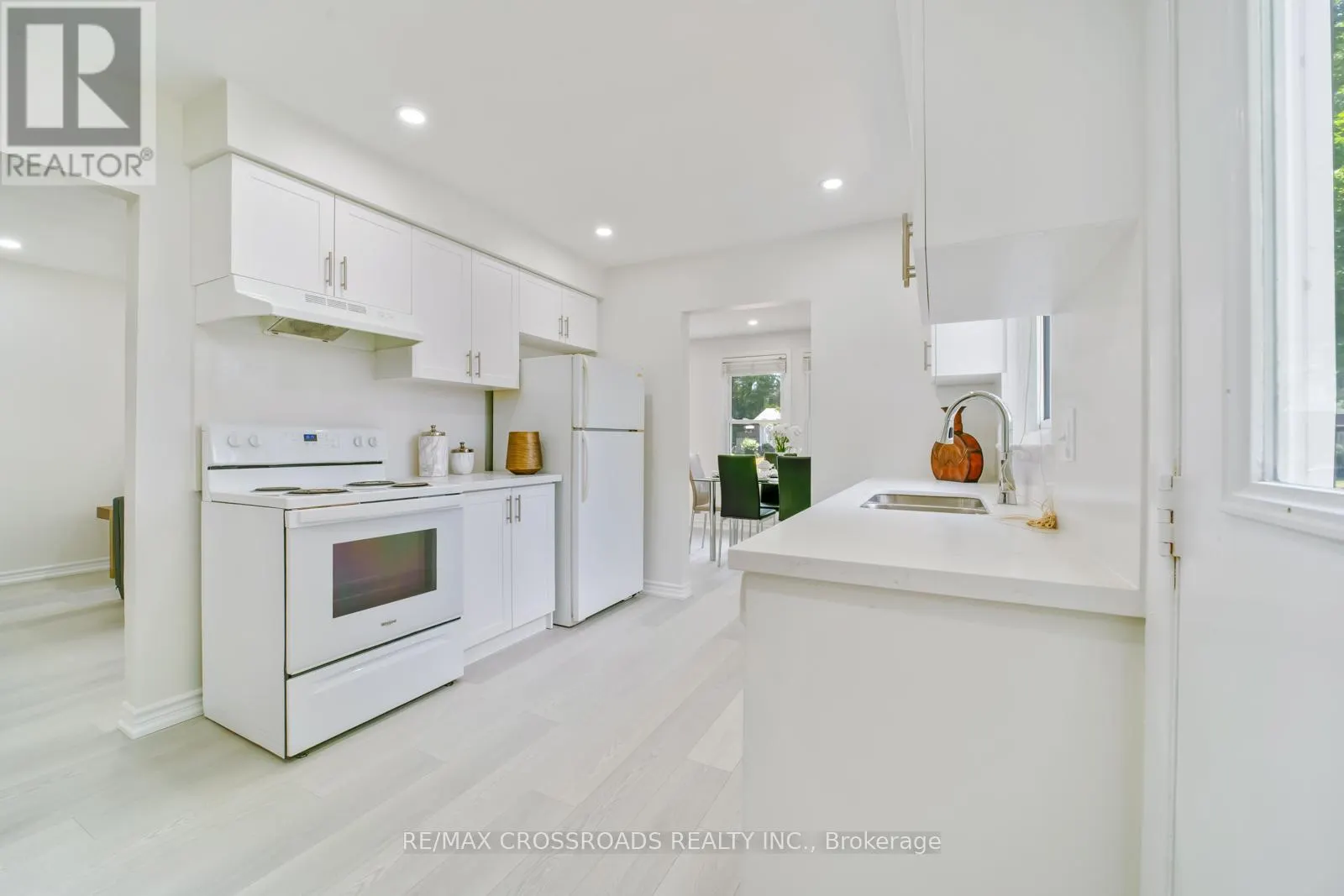 20 DEERPARK CRESCENT