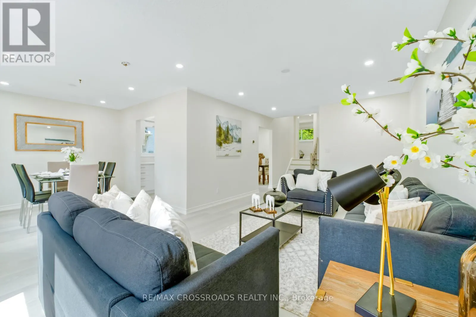20 DEERPARK CRESCENT