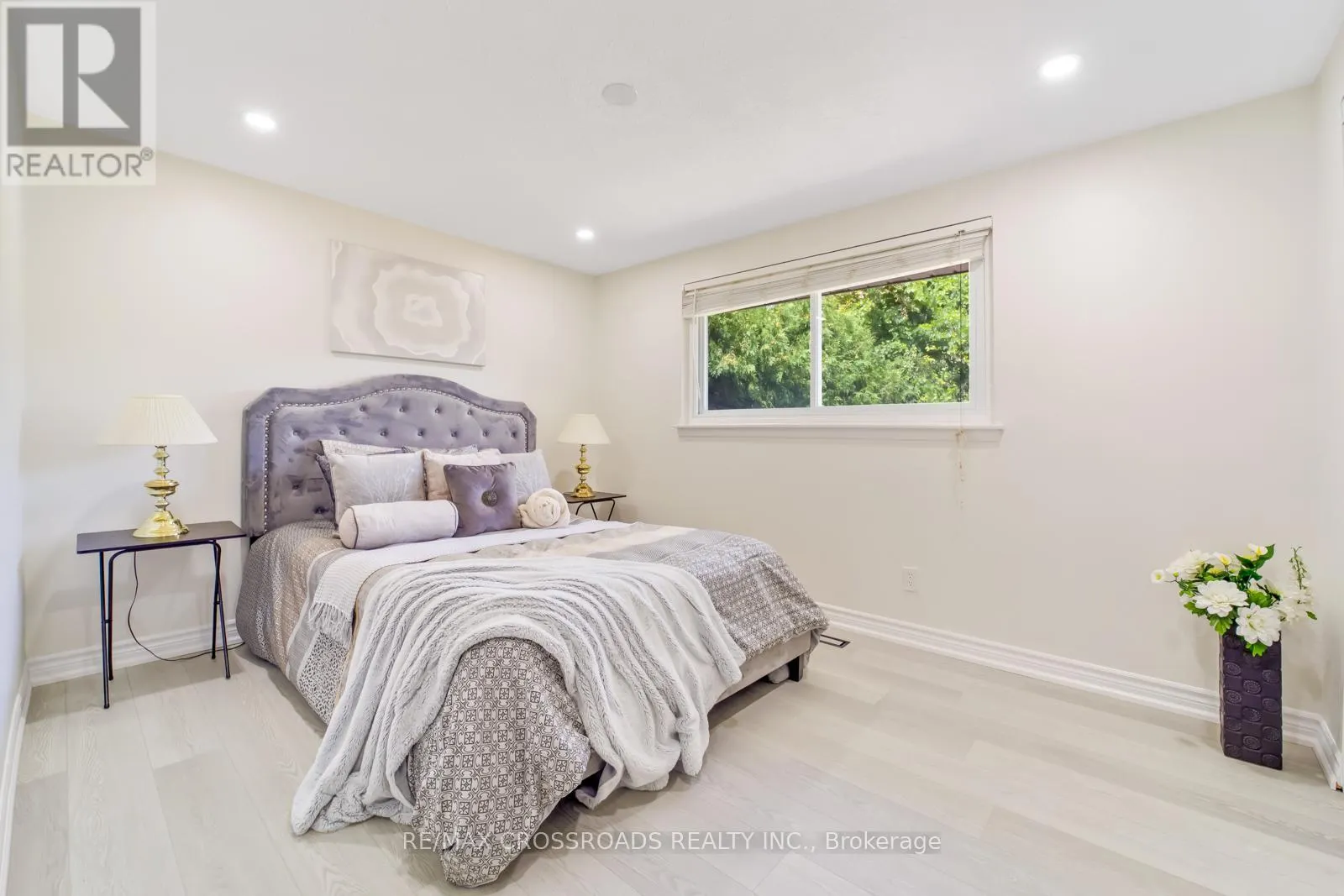 20 DEERPARK CRESCENT