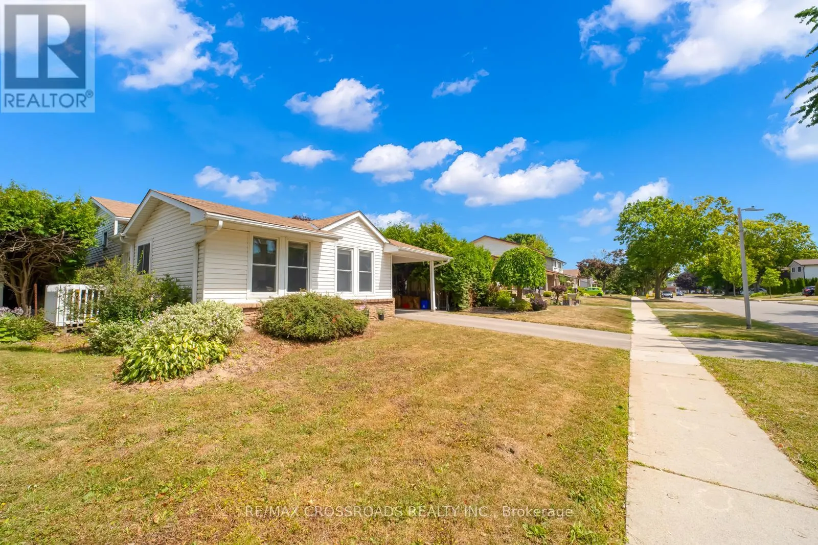 20 DEERPARK CRESCENT