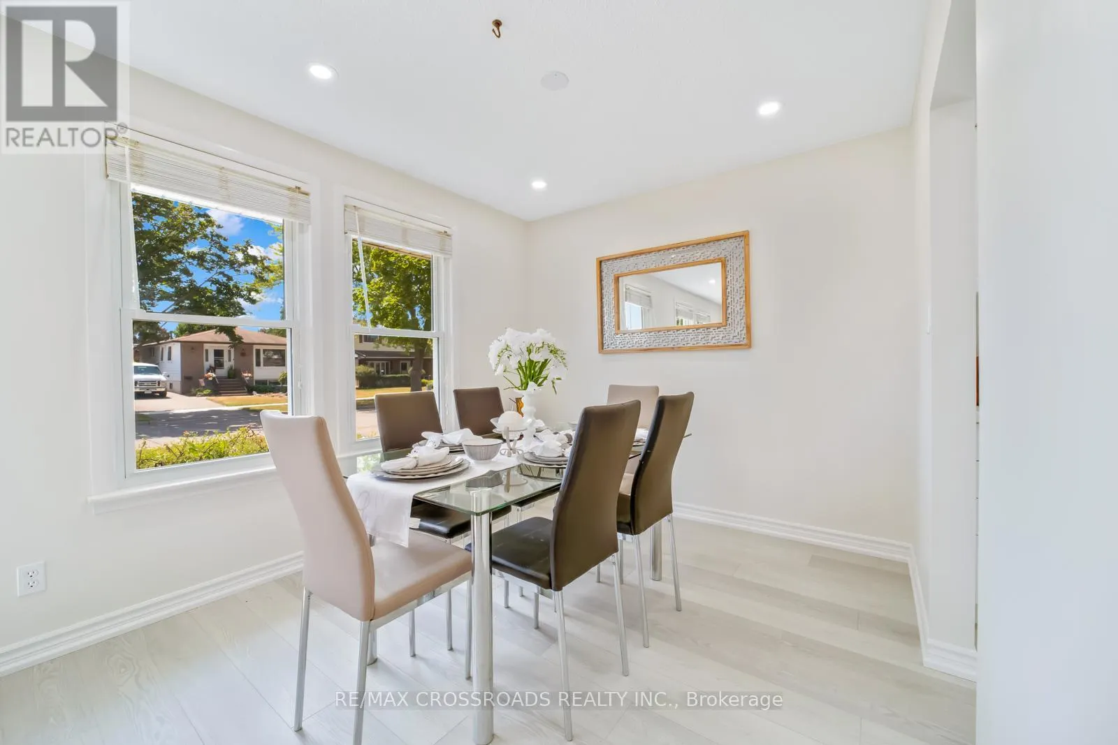20 DEERPARK CRESCENT