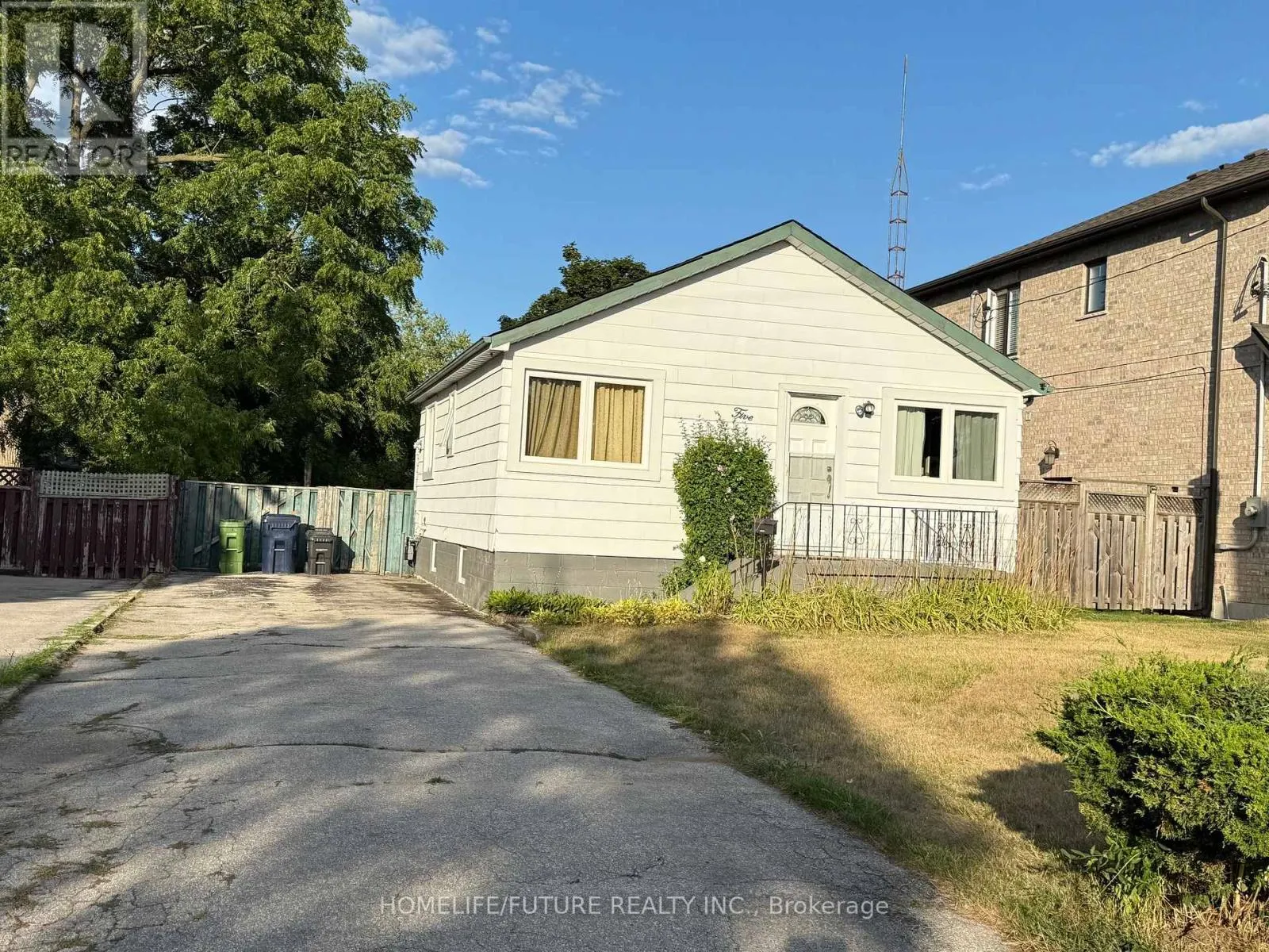 5 WEIR CRESCENT
