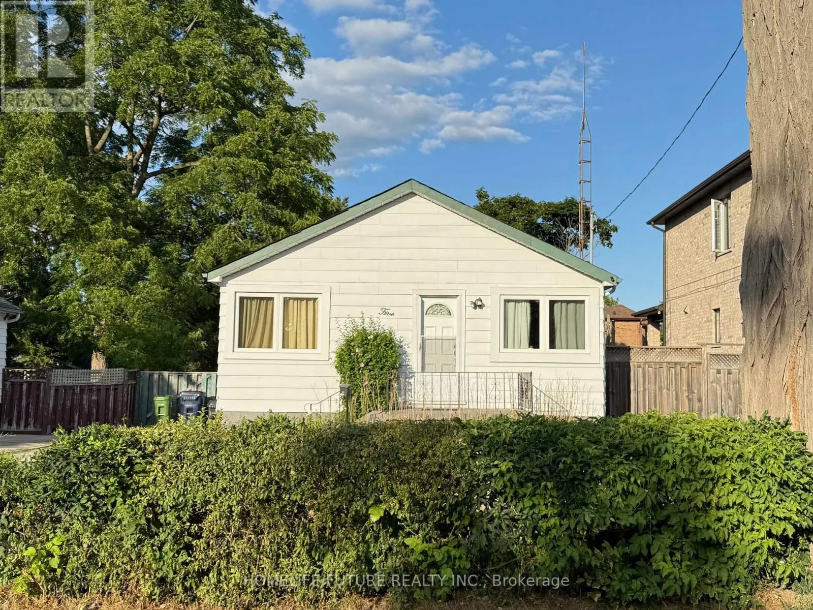 5 WEIR CRESCENT