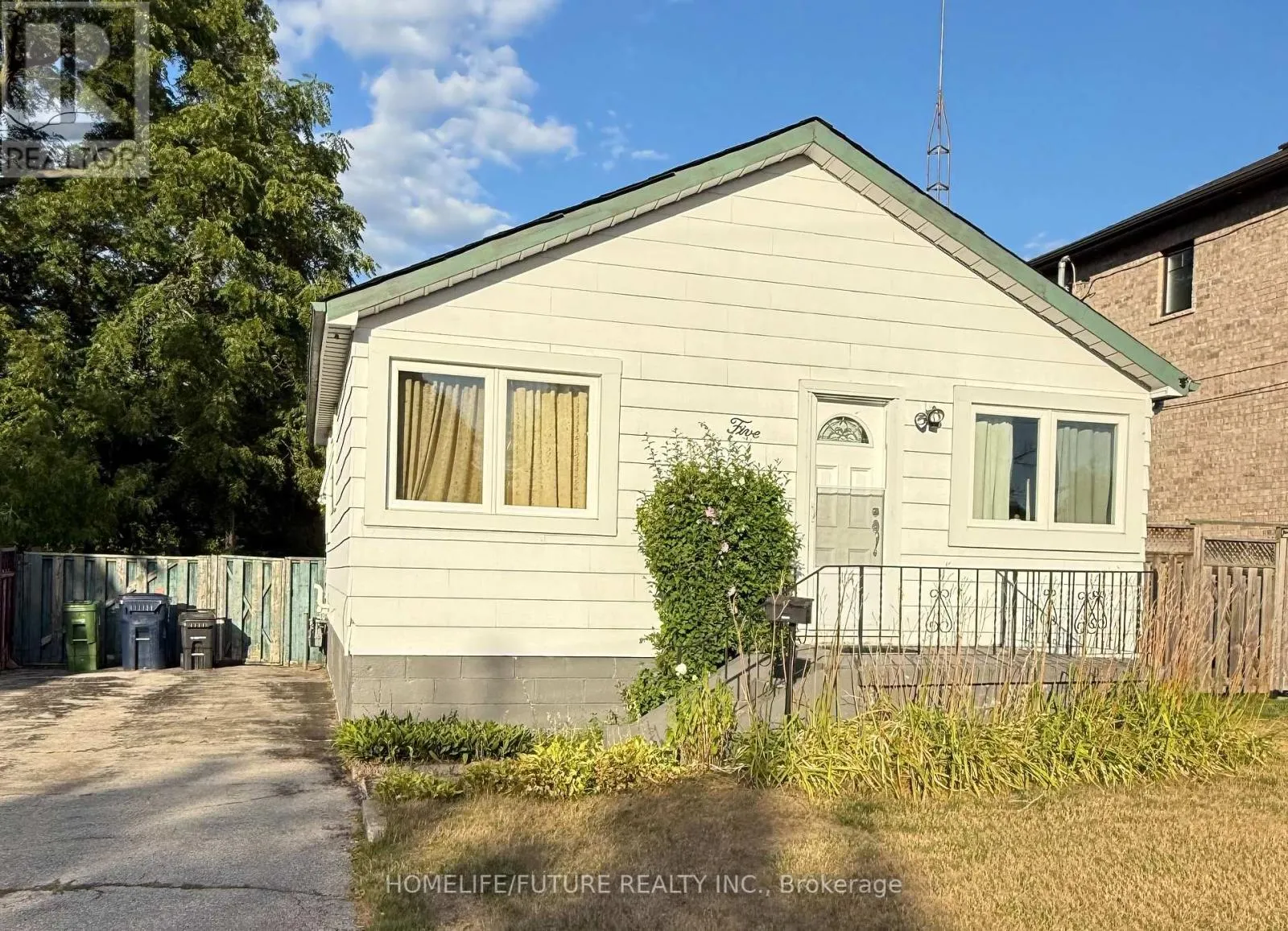 5 WEIR CRESCENT