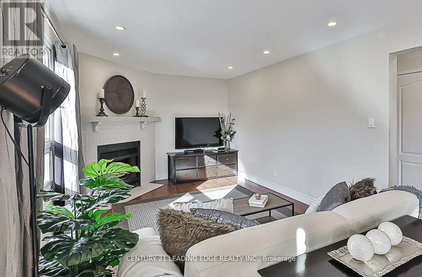 724 BARNES CRESCENT