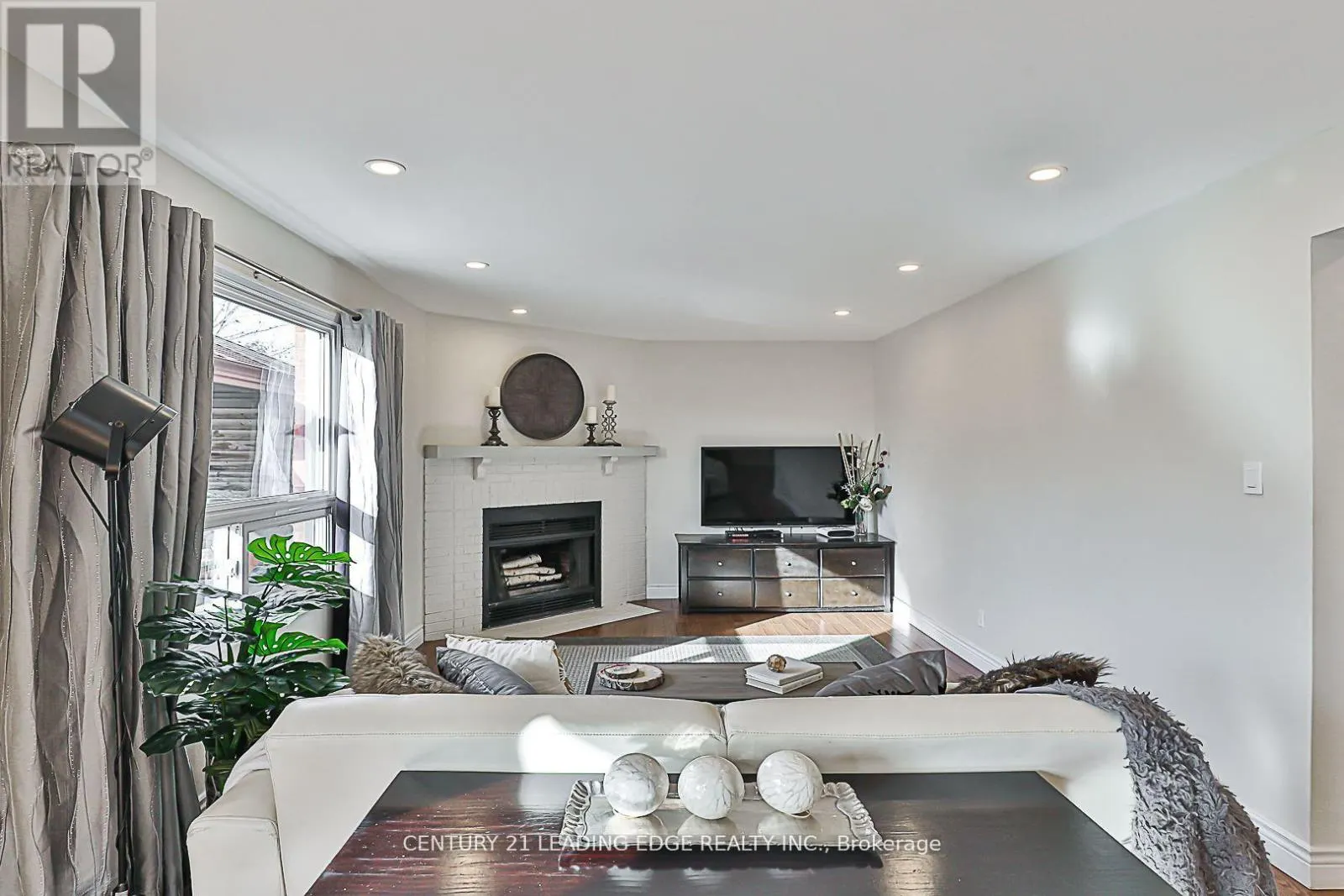 724 BARNES CRESCENT
