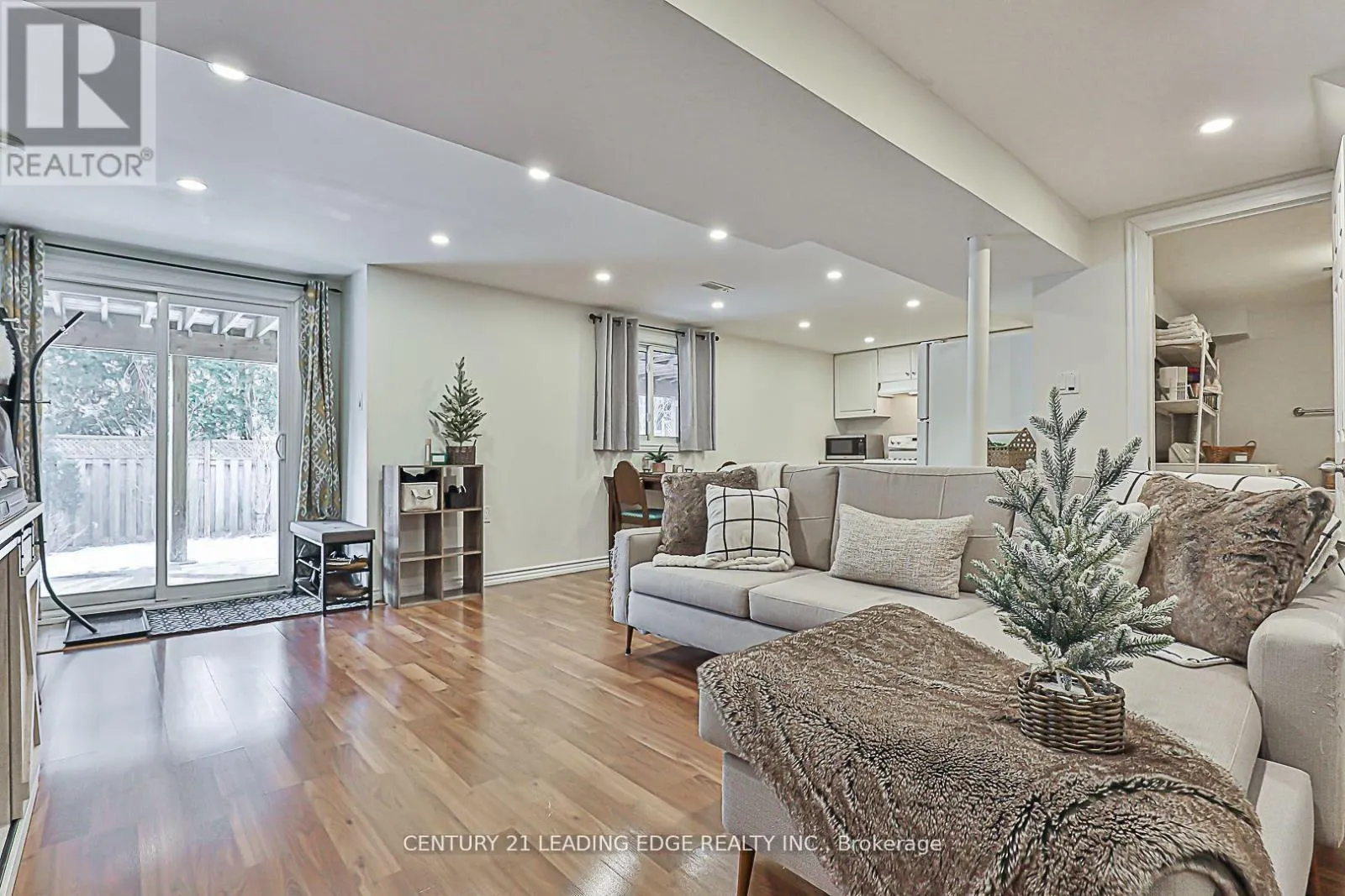 724 BARNES CRESCENT