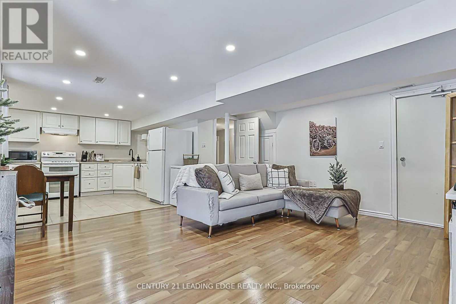 724 BARNES CRESCENT