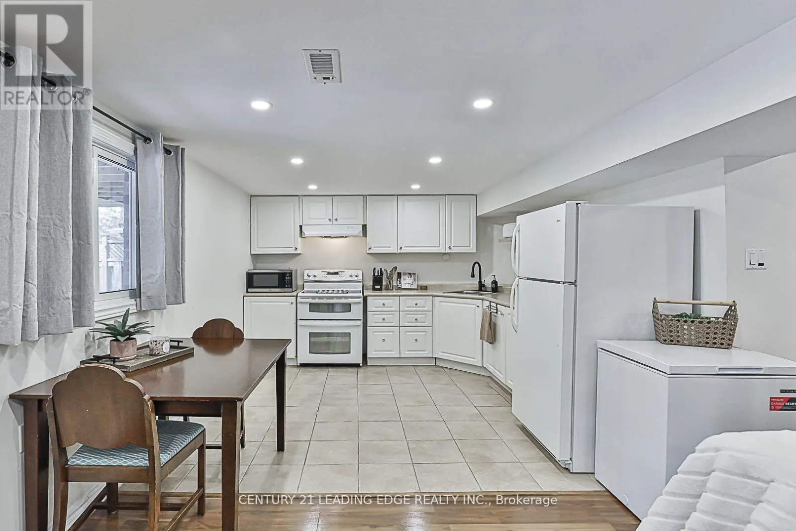 724 BARNES CRESCENT