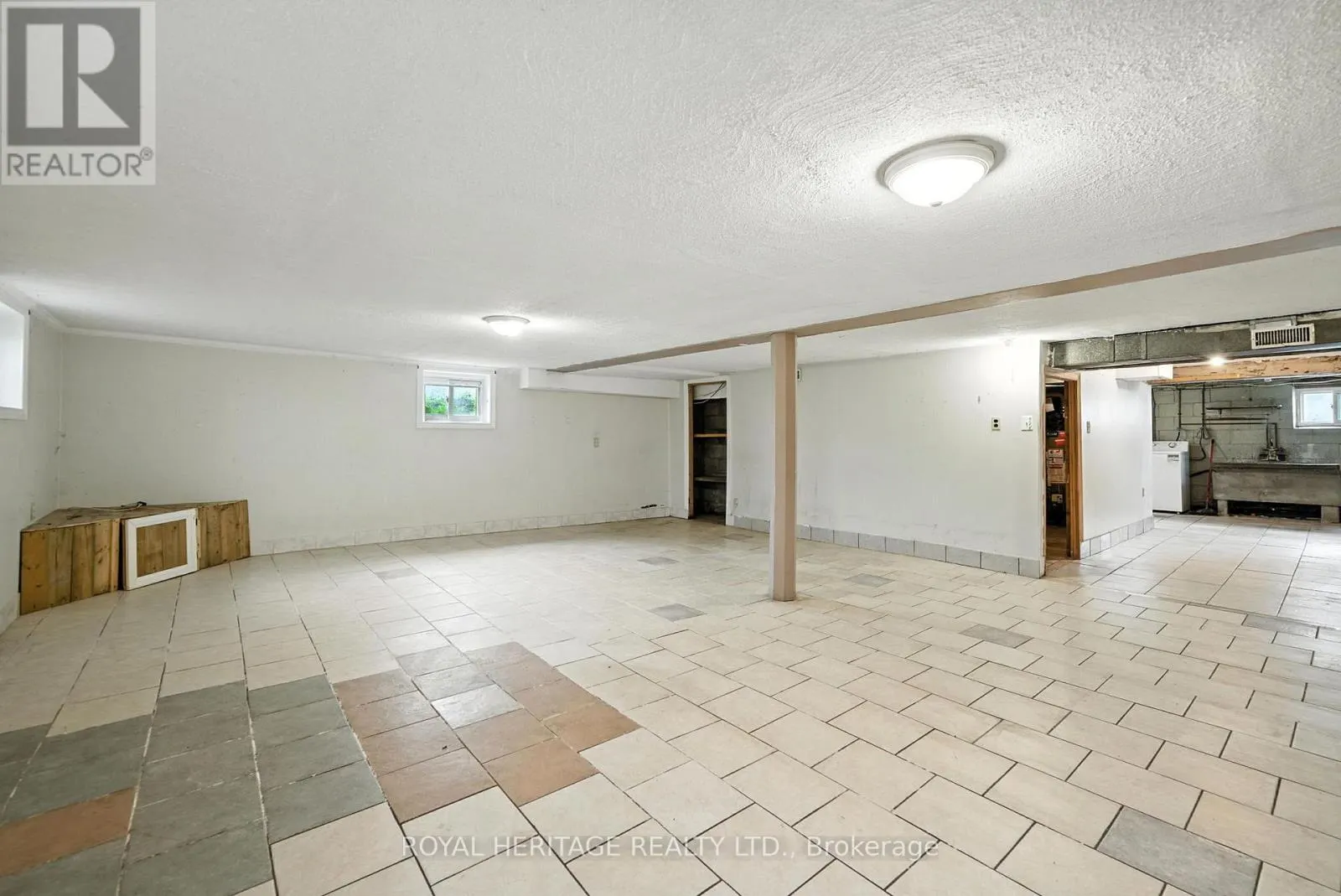 1595 TAUNTON ROAD