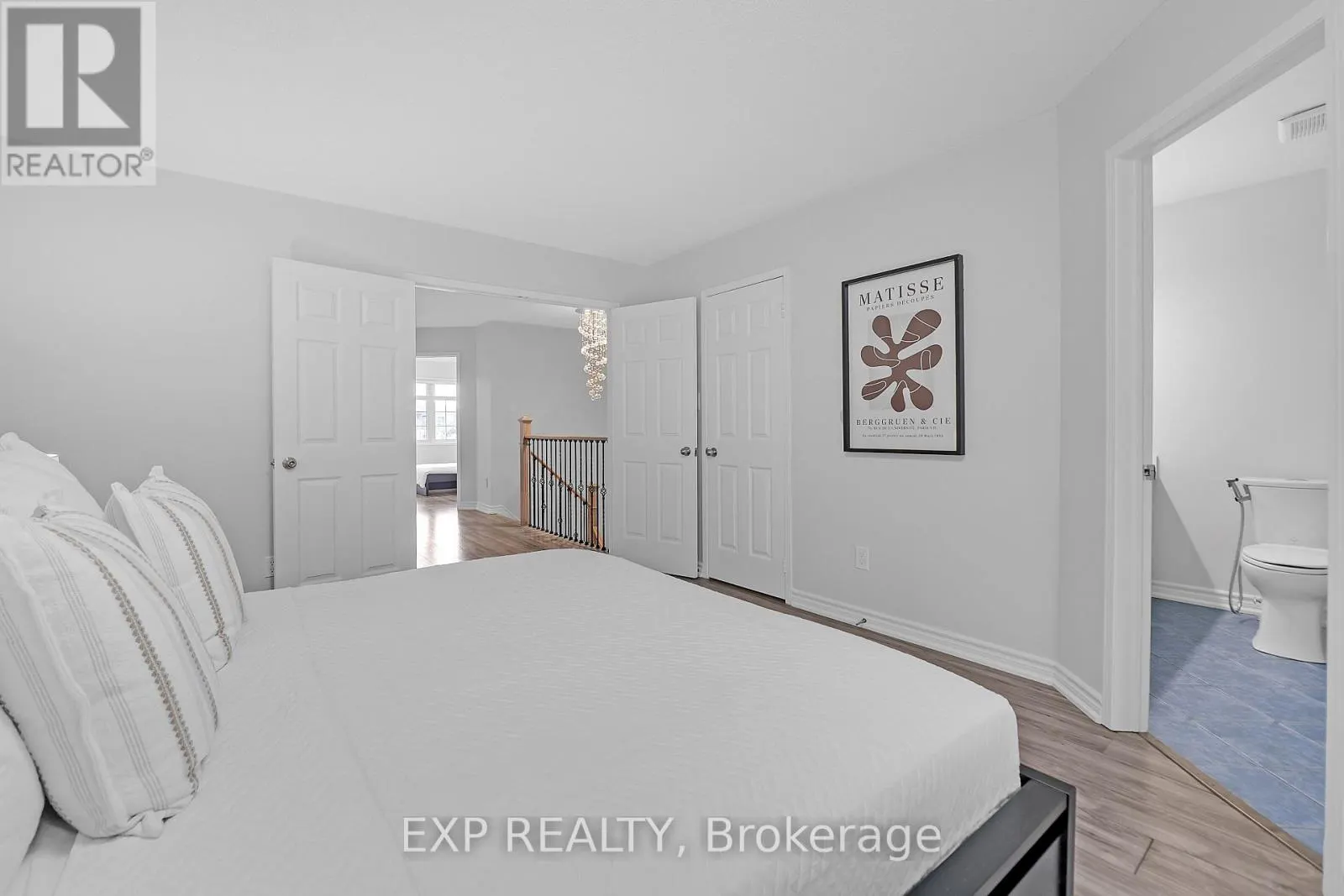 212 SHADOW PLACE