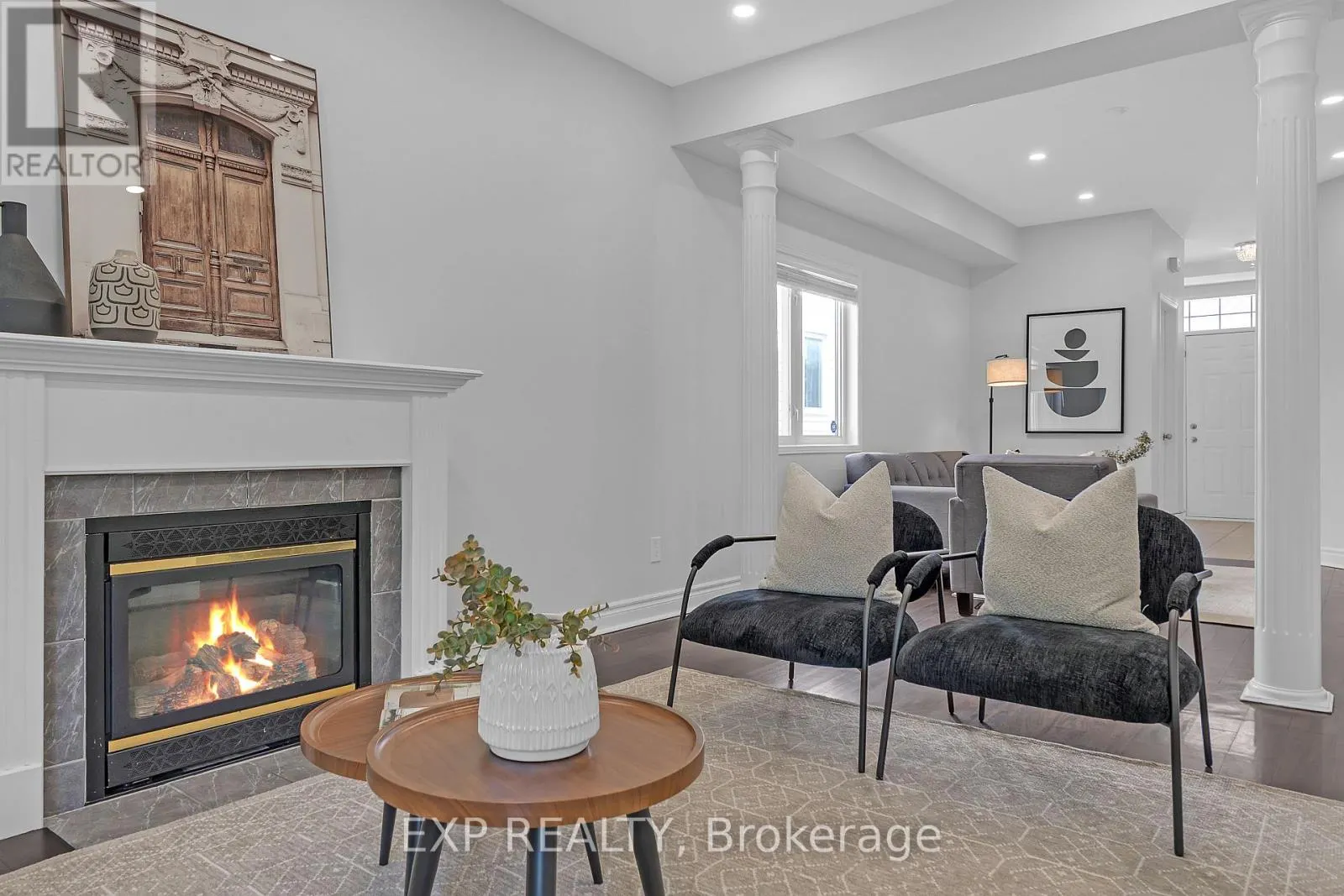 212 SHADOW PLACE